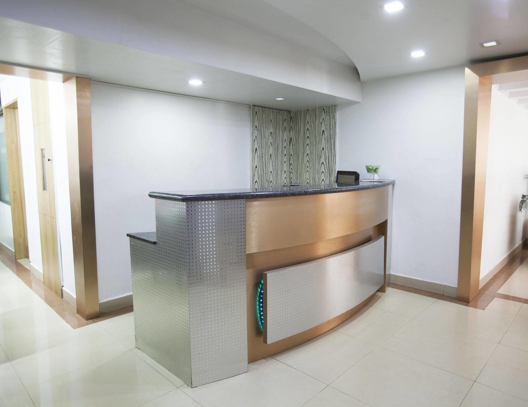 צ'נאי Hotel Crescent Inn מראה חיצוני תמונה