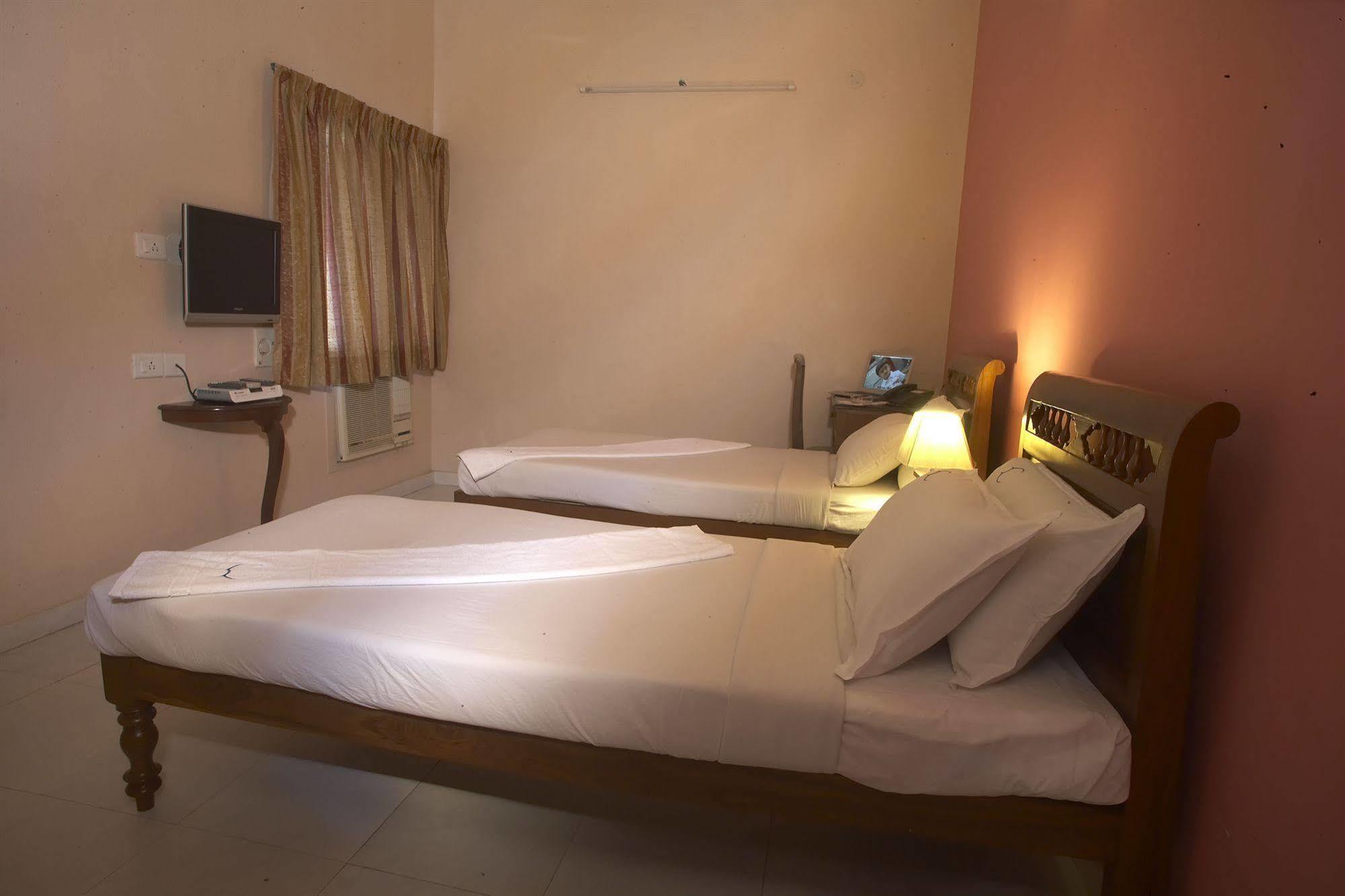 צ'נאי Hotel Crescent Inn מראה חיצוני תמונה