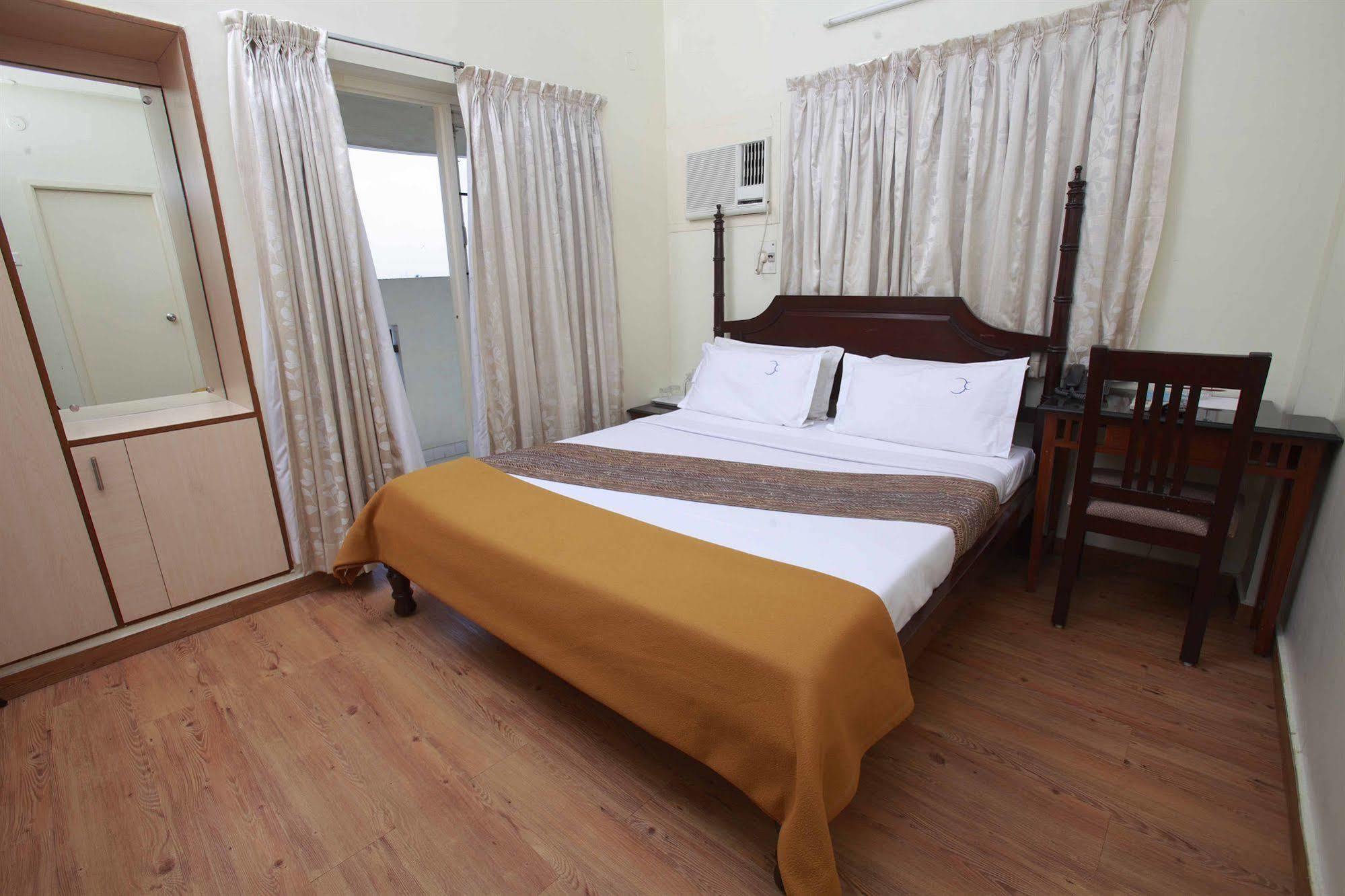 צ'נאי Hotel Crescent Inn מראה חיצוני תמונה